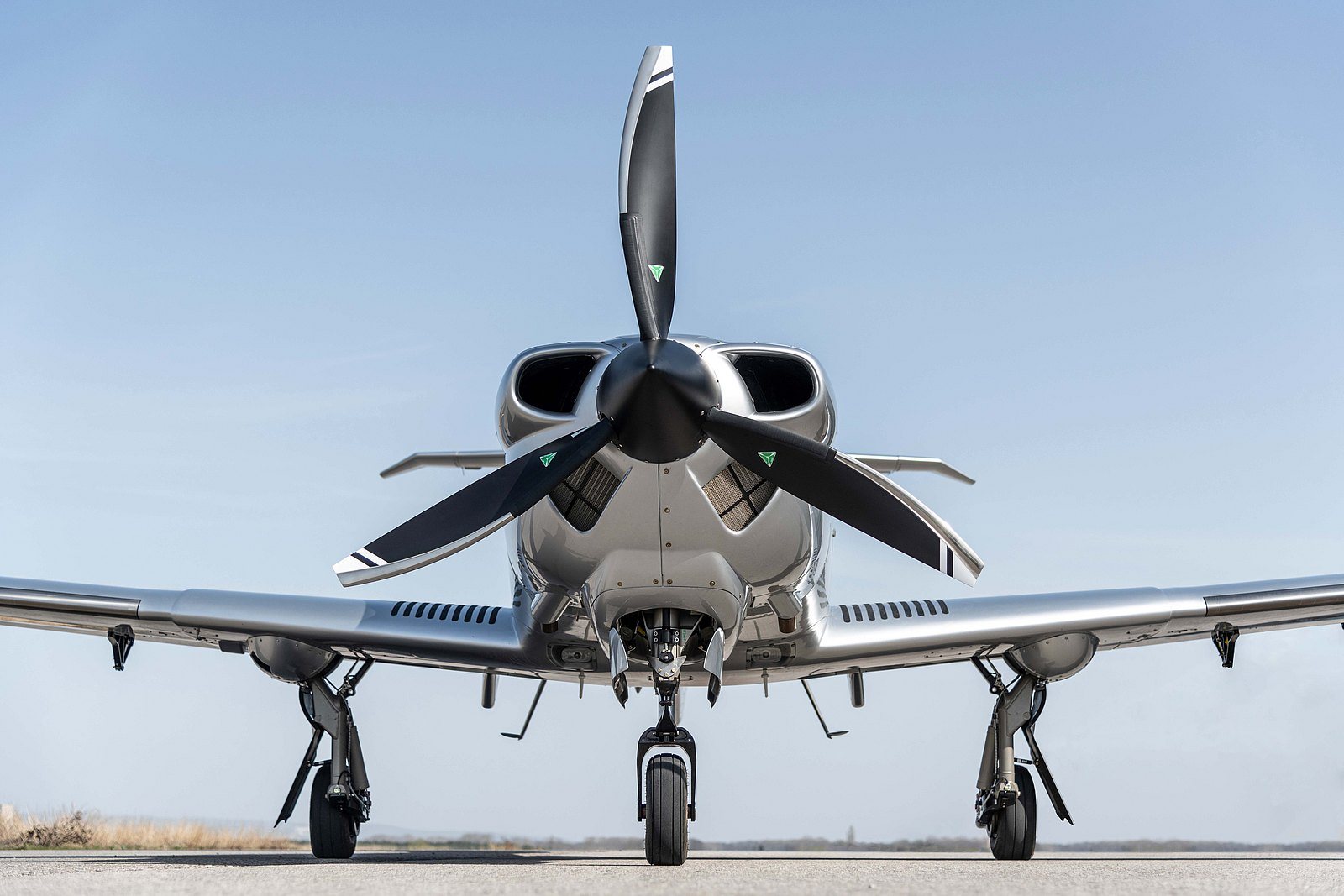 DA50 RG engineering and cabin detail