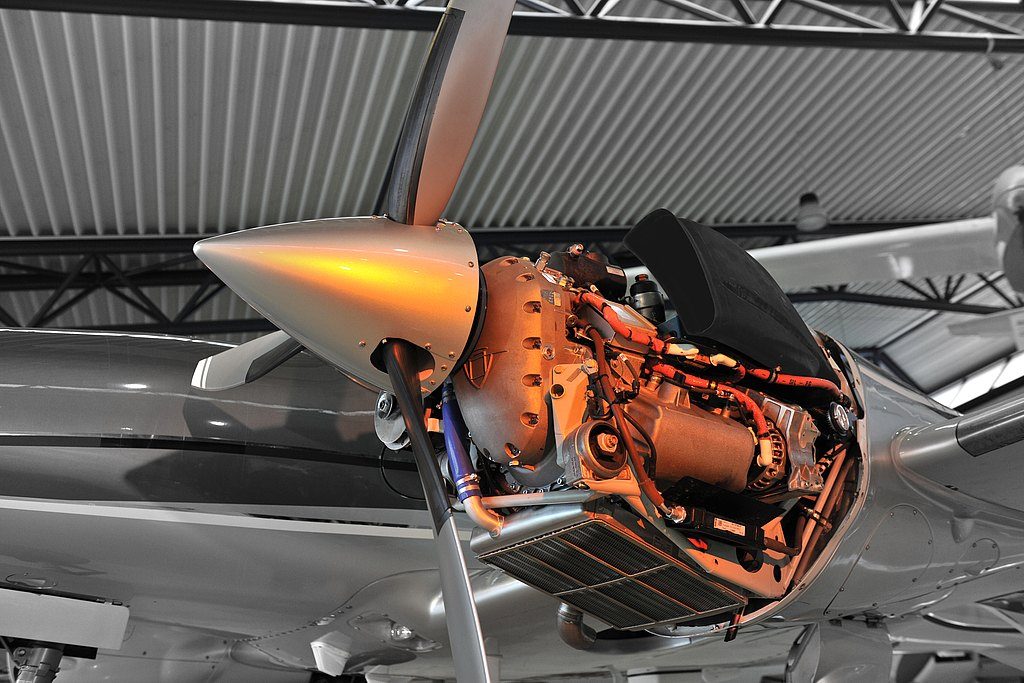 DA62 engineering and cabin detail
