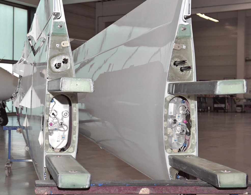 Wing cross-section showing fuel tanks placed between twin wing spars